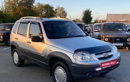 Chevrolet Niva I рестайлинг, 2010 год, 499 000 рублей, 3 фотография