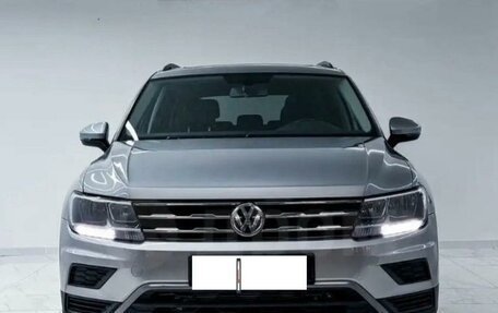 Volkswagen Tiguan II, 2019 год, 2 800 000 рублей, 2 фотография