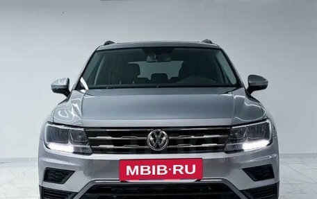 Volkswagen Tiguan II, 2019 год, 2 800 000 рублей, 21 фотография