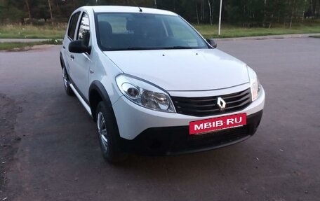 Renault Sandero I, 2010 год, 530 000 рублей, 2 фотография