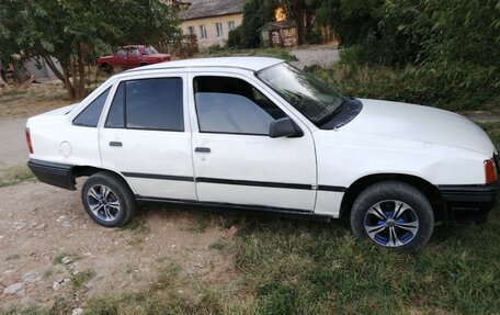 Opel Kadett E рестайлинг, 1988 год, 90 000 рублей, 3 фотография