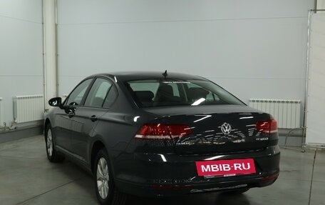 Volkswagen Passat B8 рестайлинг, 2017 год, 1 790 000 рублей, 5 фотография