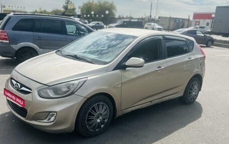 Hyundai Solaris II рестайлинг, 2011 год, 590 000 рублей, 3 фотография