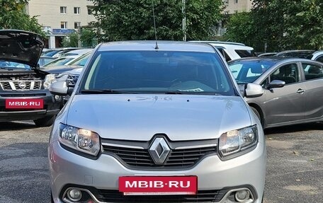 Renault Logan II, 2016 год, 749 000 рублей, 2 фотография