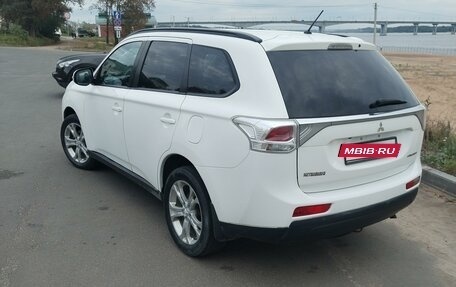 Mitsubishi Outlander III рестайлинг 3, 2012 год, 1 300 000 рублей, 10 фотография