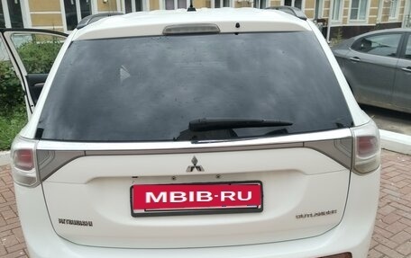 Mitsubishi Outlander III рестайлинг 3, 2012 год, 1 300 000 рублей, 9 фотография