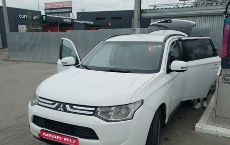 Mitsubishi Outlander III рестайлинг 3, 2012 год, 1 300 000 рублей, 2 фотография