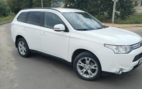 Mitsubishi Outlander III рестайлинг 3, 2012 год, 1 300 000 рублей, 13 фотография