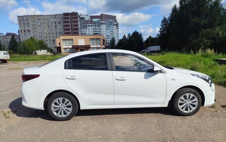 KIA Rio IV, 2021 год, 1 750 000 рублей, 3 фотография