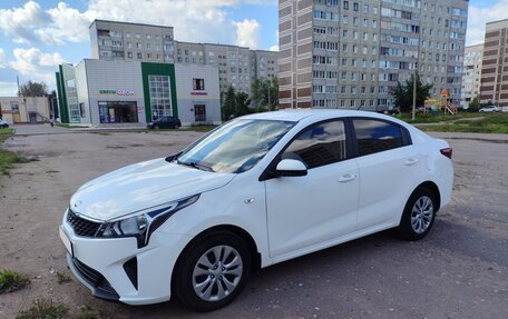 KIA Rio IV, 2021 год, 1 750 000 рублей, 2 фотография