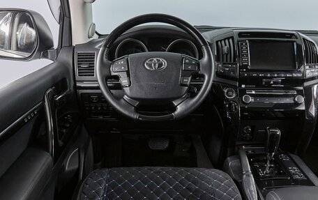 Toyota Land Cruiser 200, 2013 год, 4 199 000 рублей, 22 фотография