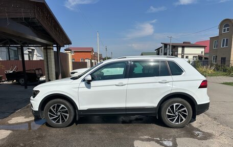 Volkswagen Tiguan II, 2018 год, 2 600 000 рублей, 4 фотография