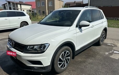 Volkswagen Tiguan II, 2018 год, 2 600 000 рублей, 3 фотография