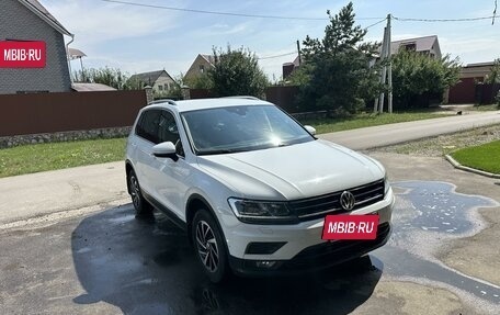 Volkswagen Tiguan II, 2018 год, 2 600 000 рублей, 2 фотография