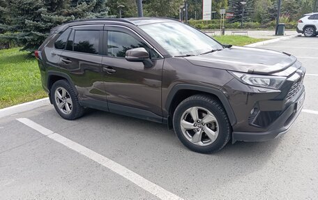 Toyota RAV4, 2020 год, 3 220 000 рублей, 4 фотография