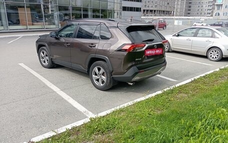 Toyota RAV4, 2020 год, 3 220 000 рублей, 6 фотография