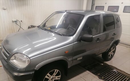 Chevrolet Niva I рестайлинг, 2005 год, 310 000 рублей, 1 фотография