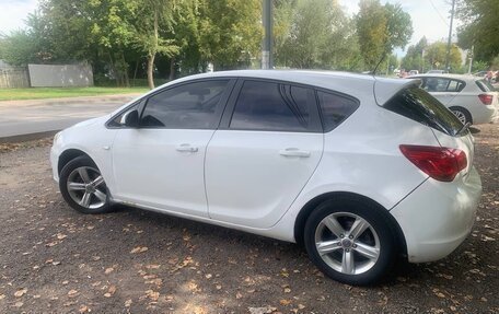 Opel Astra J, 2011 год, 660 000 рублей, 1 фотография