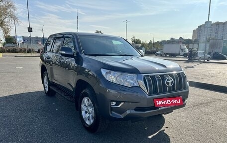 Toyota Land Cruiser Prado 150 рестайлинг 2, 2021 год, 7 000 000 рублей, 6 фотография