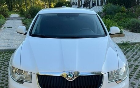 Skoda Superb III рестайлинг, 2012 год, 1 335 000 рублей, 2 фотография