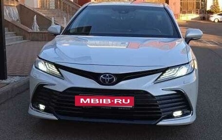 Toyota Camry, 2021 год, 2 700 000 рублей, 2 фотография