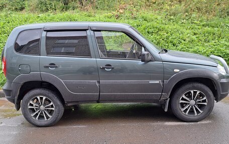 Chevrolet Niva I рестайлинг, 2011 год, 555 000 рублей, 2 фотография