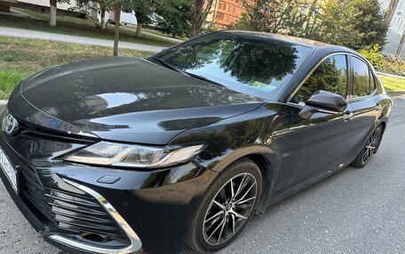 Toyota Camry, 2018 год, 2 700 000 рублей, 2 фотография