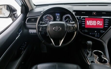 Toyota Camry, 2018 год, 3 195 000 рублей, 15 фотография