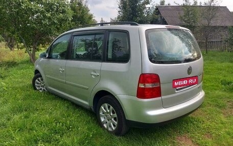 Volkswagen Touran III, 2004 год, 660 000 рублей, 3 фотография