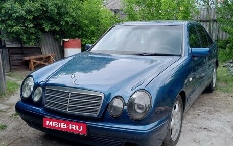 Mercedes-Benz E-Класс, 1999 год, 450 000 рублей, 1 фотография