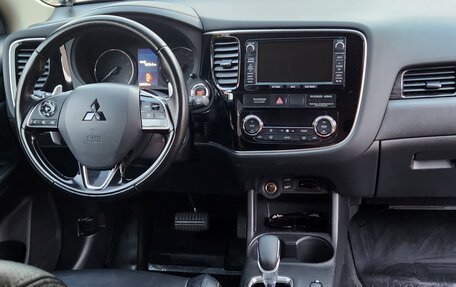 Mitsubishi Outlander III рестайлинг 3, 2015 год, 2 480 000 рублей, 9 фотография