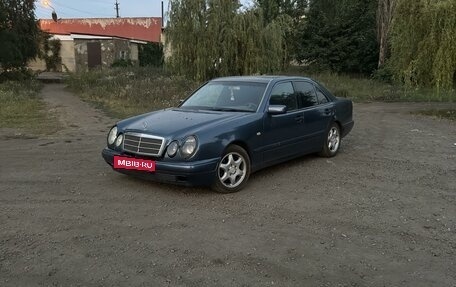 Mercedes-Benz E-Класс, 1999 год, 450 000 рублей, 2 фотография