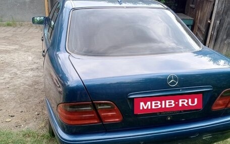 Mercedes-Benz E-Класс, 1999 год, 450 000 рублей, 3 фотография