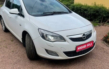 Opel Astra J, 2011 год, 670 000 рублей, 1 фотография