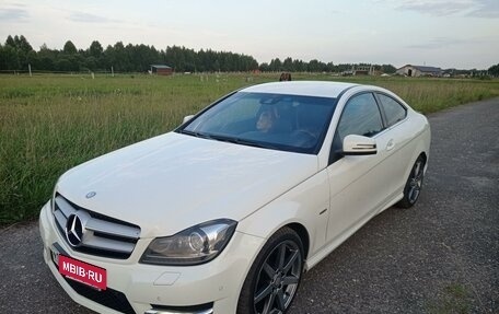 Mercedes-Benz C-Класс, 2011 год, 1 650 000 рублей, 2 фотография