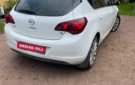 Opel Astra J, 2011 год, 670 000 рублей, 2 фотография