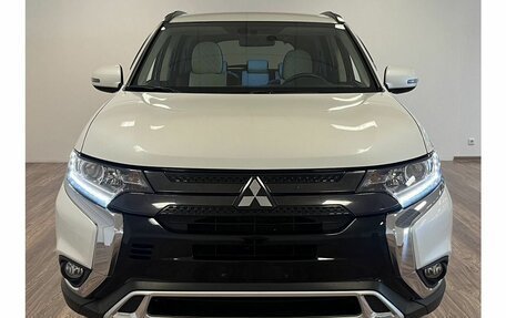 Mitsubishi Outlander III рестайлинг 3, 2022 год, 3 180 000 рублей, 2 фотография