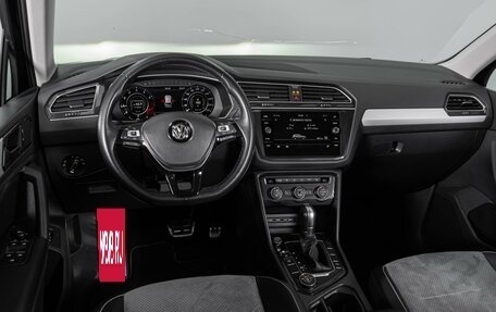 Volkswagen Tiguan II, 2018 год, 3 169 000 рублей, 6 фотография