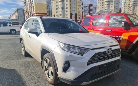 Toyota RAV4, 2022 год, 4 050 000 рублей, 2 фотография