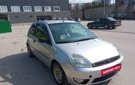 Ford Fiesta, 2005 год, 330 000 рублей, 2 фотография