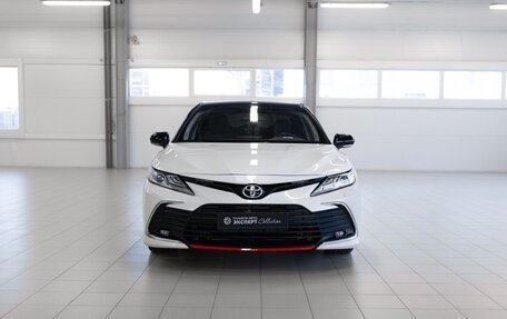 Toyota Camry, 2021 год, 3 355 000 рублей, 2 фотография