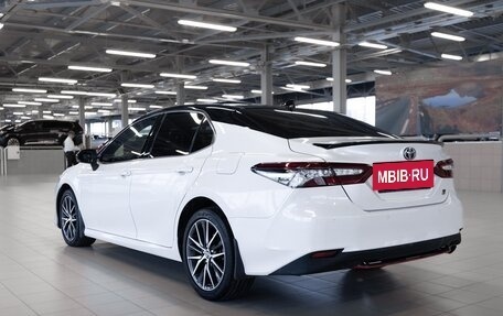 Toyota Camry, 2021 год, 3 355 000 рублей, 5 фотография