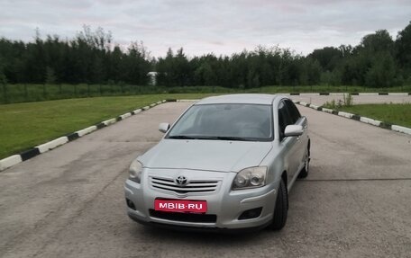 Toyota Avensis III рестайлинг, 2006 год, 720 000 рублей, 1 фотография