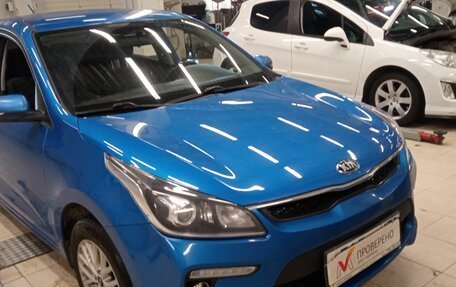 KIA Rio IV, 2018 год, 1 350 000 рублей, 2 фотография