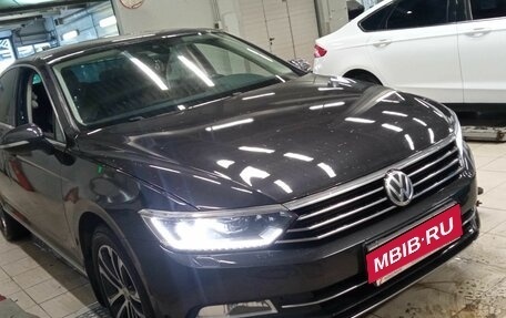 Volkswagen Passat B8 рестайлинг, 2018 год, 1 943 000 рублей, 2 фотография