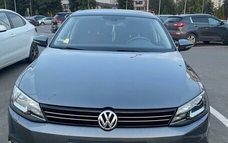 Volkswagen Jetta VI, 2013 год, 1 290 000 рублей, 2 фотография