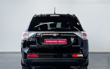 Mitsubishi Outlander III рестайлинг 3, 2014 год, 1 670 000 рублей, 6 фотография