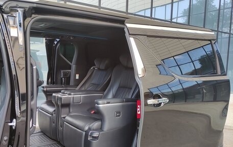 Toyota Alphard III, 2018 год, 4 700 000 рублей, 17 фотография