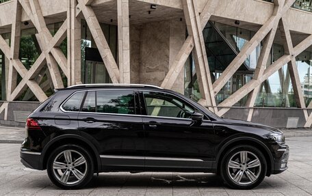 Volkswagen Tiguan II, 2018 год, 3 990 000 рублей, 4 фотография