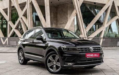 Volkswagen Tiguan II, 2018 год, 3 990 000 рублей, 3 фотография